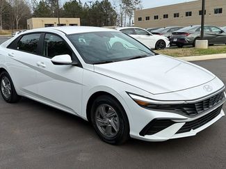 New 2026 Hyundai Elantra SE video 3