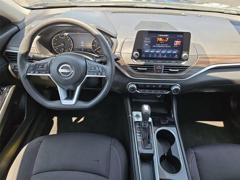 Used 2023 Nissan Altima 2.5 SV FWD image 12