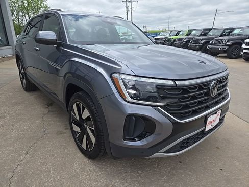 Used 2024 Volkswagen Atlas Cross Sport SE AWD/4WD image 14