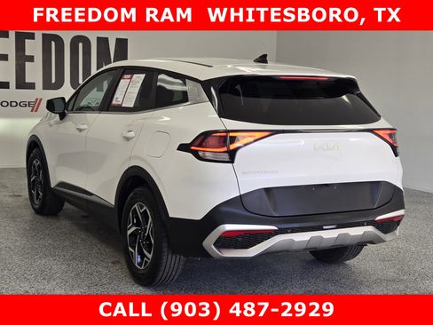 Used 2024 Kia Sportage LX image 4