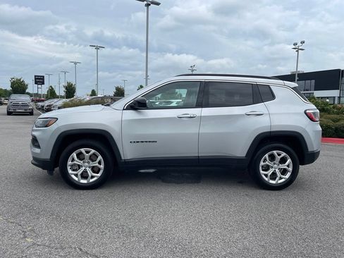 Used 2024 Jeep Compass Latitude AWD/4WD image 4