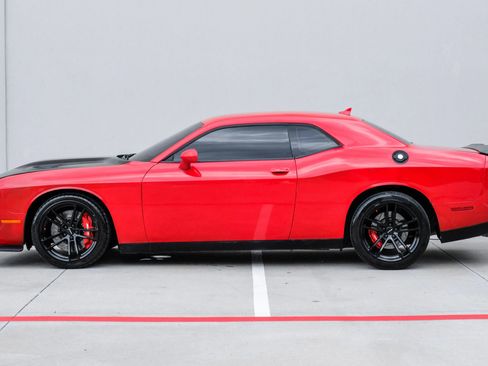 Used 2018 Dodge Challenger R/T w/ Driver Convenience Group RWD image 16