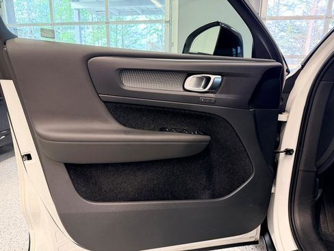 Used 2021 Volvo XC40 T4 R-Design w/ Advanced Package image 16