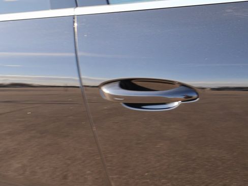 Used 2025 Porsche Cayenne w/ Premium Package image 16