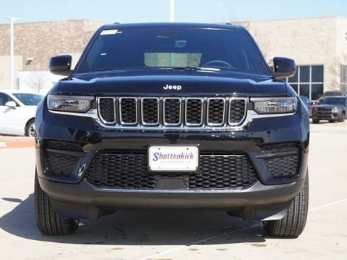 New 2026 Jeep Grand Cherokee Laredo X RWD image 2