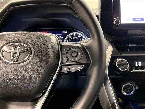Used 2023 Toyota Venza LE AWD/4WD image 11