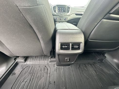 Used 2023 GMC Terrain SLE w/ Driver Convenience Package image 22