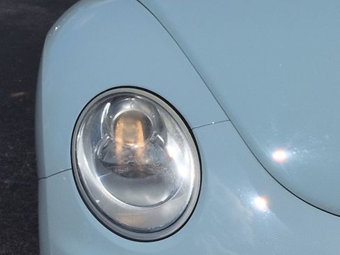 Used 2010 Volkswagen Beetle Convertible FWD image 10