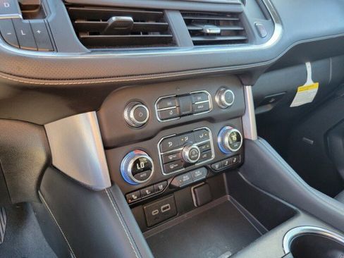 Used 2024 GMC Yukon XL SLT w/ SLT Premium Package image 23