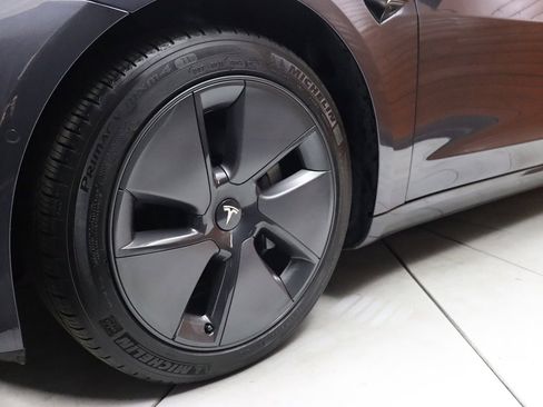 Used 2023 Tesla Model 3 Standard Range image 18