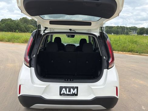 Used 2025 Kia Soul LX w/ LX Technology Package FWD image 18
