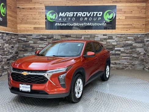 Used 2024 Chevrolet Trax LS FWD image 2