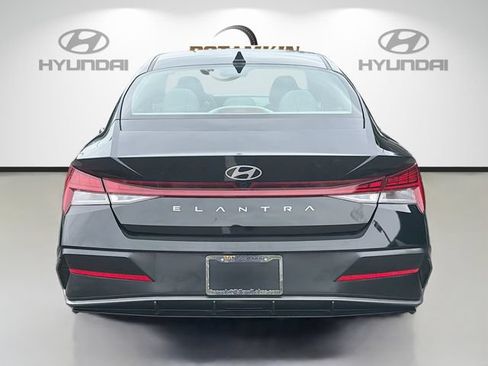 Certified 2025 Hyundai Elantra SEL w/ Cargo Package FWD image 6