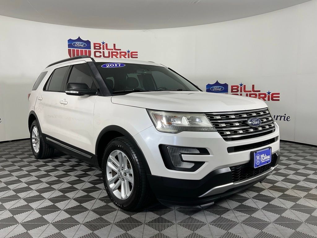 Used 2017 Ford Explorer XLT FWD image 1