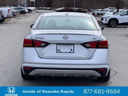 Used 2024 Nissan Altima 2.5 SV