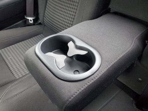 Used 2019 Dodge Challenger SXT image 7