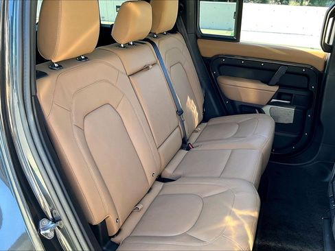 Used 2025 Land Rover Defender 110 S image 21
