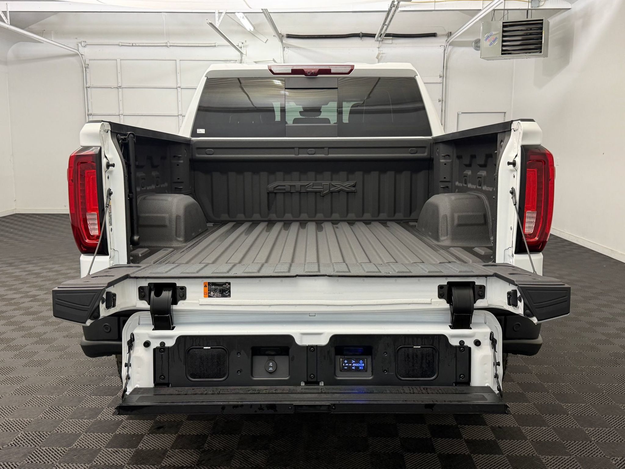 Used 2024 GMC Sierra 1500 AT4X w/ AT4X AEV Edition AWD/4WD image 24