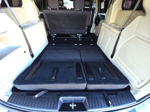 Used 2018 Dodge Grand Caravan SE w/ UConnect Hands-Free Group image 34