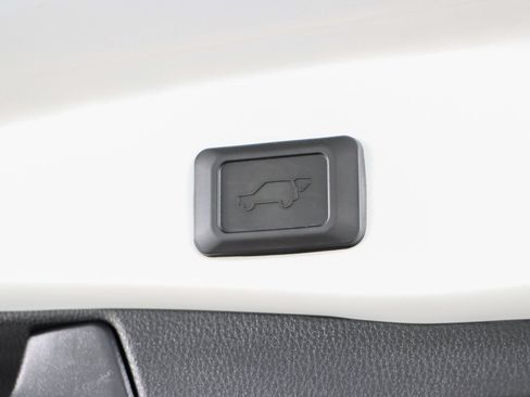 Used 2024 Toyota RAV4 XLE w/ Convenience Package FWD image 31