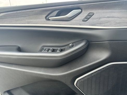 Used 2022 Jeep Grand Cherokee L Limited image 19