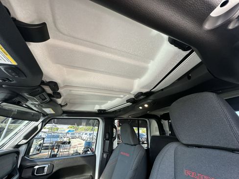 Used 2025 Jeep Gladiator Rubicon w/ Safety Group AWD/4WD image 16