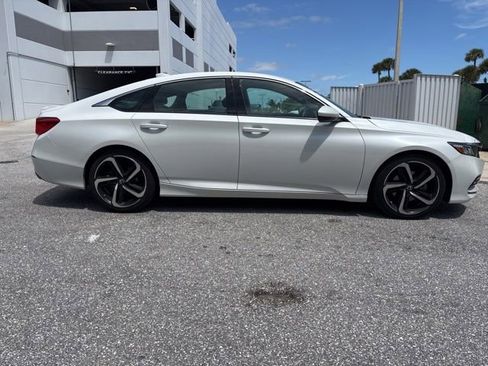 Used 2019 Honda Accord Sport image 2