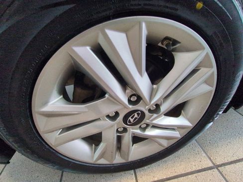 Used 2020 Hyundai Elantra SEL FWD image 28