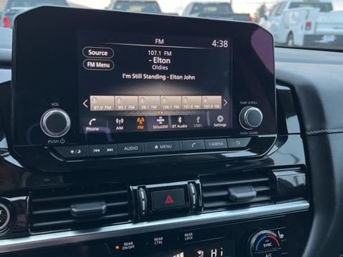 Used 2024 Nissan Pathfinder SV image 46