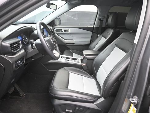 Used 2024 Ford Explorer XLT w/ Equipment Group 202A RWD image 18