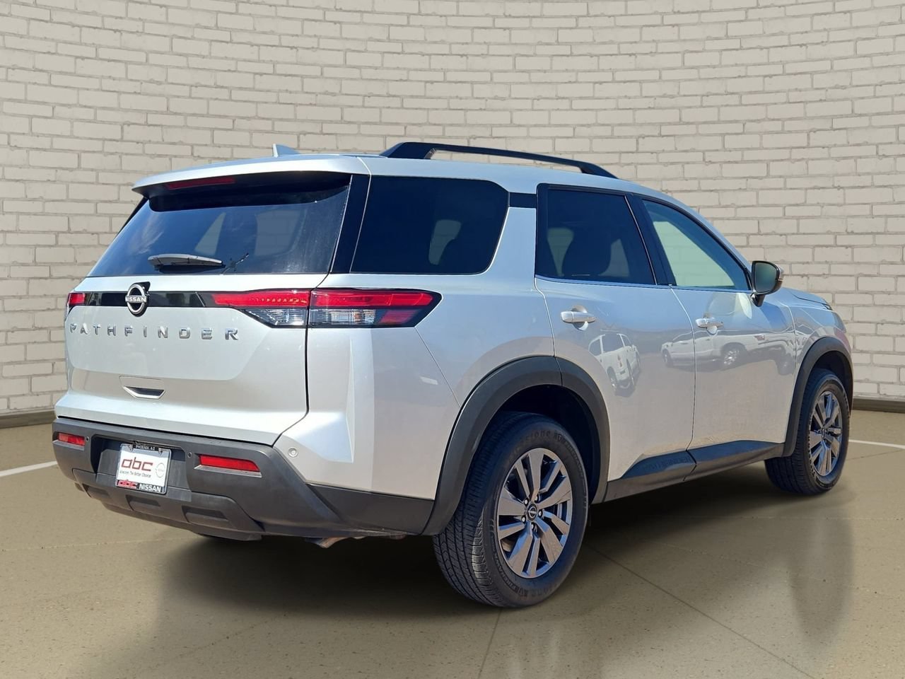 Certified 2025 Nissan Pathfinder SV FWD image 5
