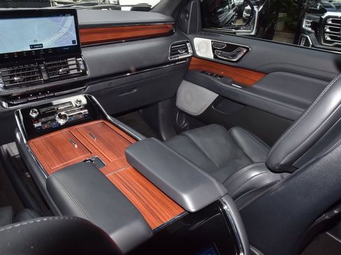 Certified 2024 Lincoln Navigator Reserve AWD/4WD image 18