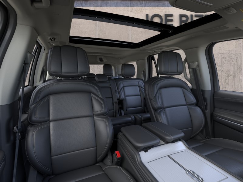 New 2025 Lincoln Navigator Reserve AWD/4WD image 10