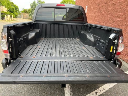 Used 2011 Toyota Tacoma 4x4 Double Cab w/ Towing Pkg image 9