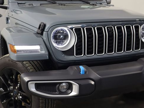 Used 2024 Jeep Wrangler Unlimited Sahara w/ Technology Group AWD/4WD image 47
