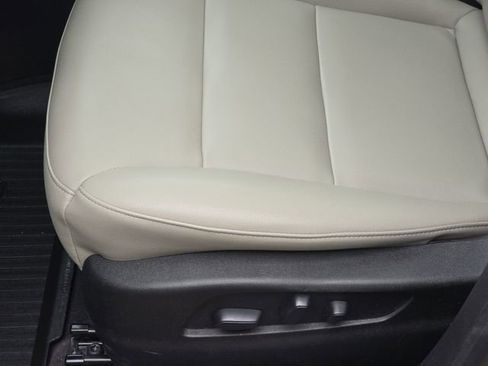 Used 2021 Cadillac XT4 Luxury w/ Cold Weather Package image 31