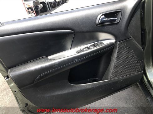 Used 2016 Dodge Journey SE w/ Flexible Seating Group FWD image 9