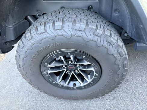 Used 2025 Jeep Wrangler Unlimited Rubicon AWD/4WD image 9