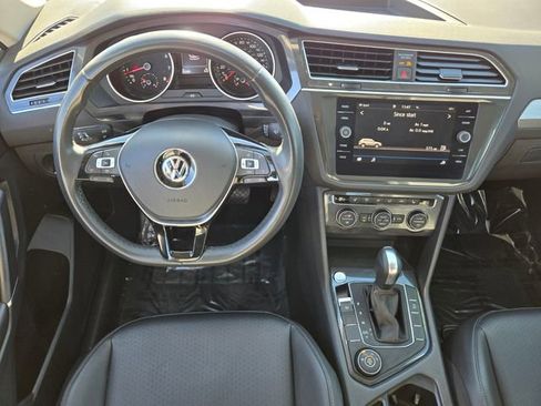 Used 2020 Volkswagen Tiguan SE w/ Panoramic Sunroof Package image 14