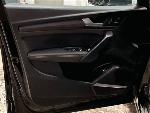 Used 2021 Audi Q5 Prestige w/ Prestige Package image 21