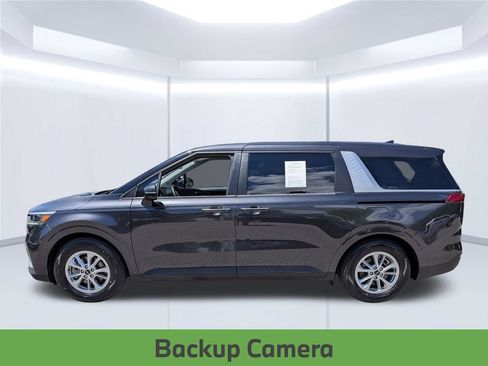 Used 2024 Kia Carnival LX FWD image 2