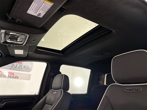 Used 2025 GMC Sierra 2500 AT4X image 2