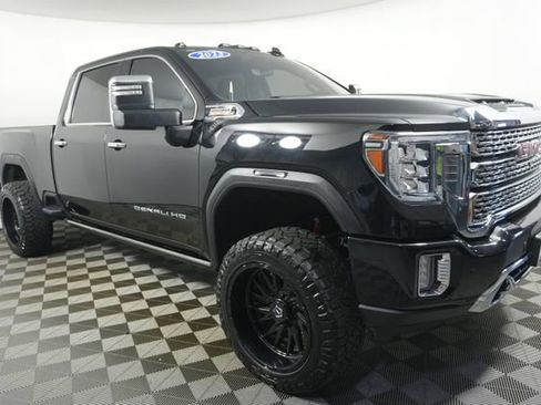 Used 2023 GMC Sierra 2500 Denali w/ Denali Black Diamond Edition image 2
