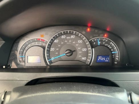 Used 2014 Toyota Camry LE FWD image 25
