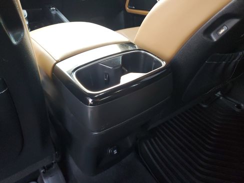 Certified 2022 Kia Telluride SX w/ Towing Package image 14