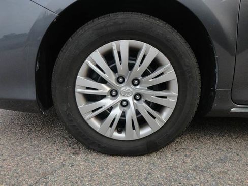 Used 2013 Toyota Camry LE image 12