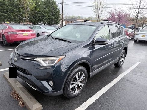 Used 2018 Toyota RAV4 XLE image 4