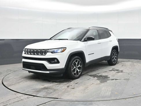 Used 2025 Jeep Compass Limited AWD/4WD image 5