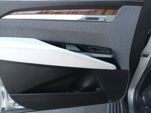 Used 2025 Cadillac Escalade Sport Platinum w/ LPO, ONYX Package image 9