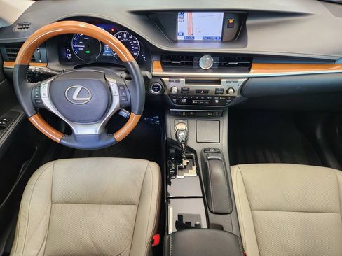 Used 2013 Lexus ES 300h w/ Luxury Pkg FWD image 28